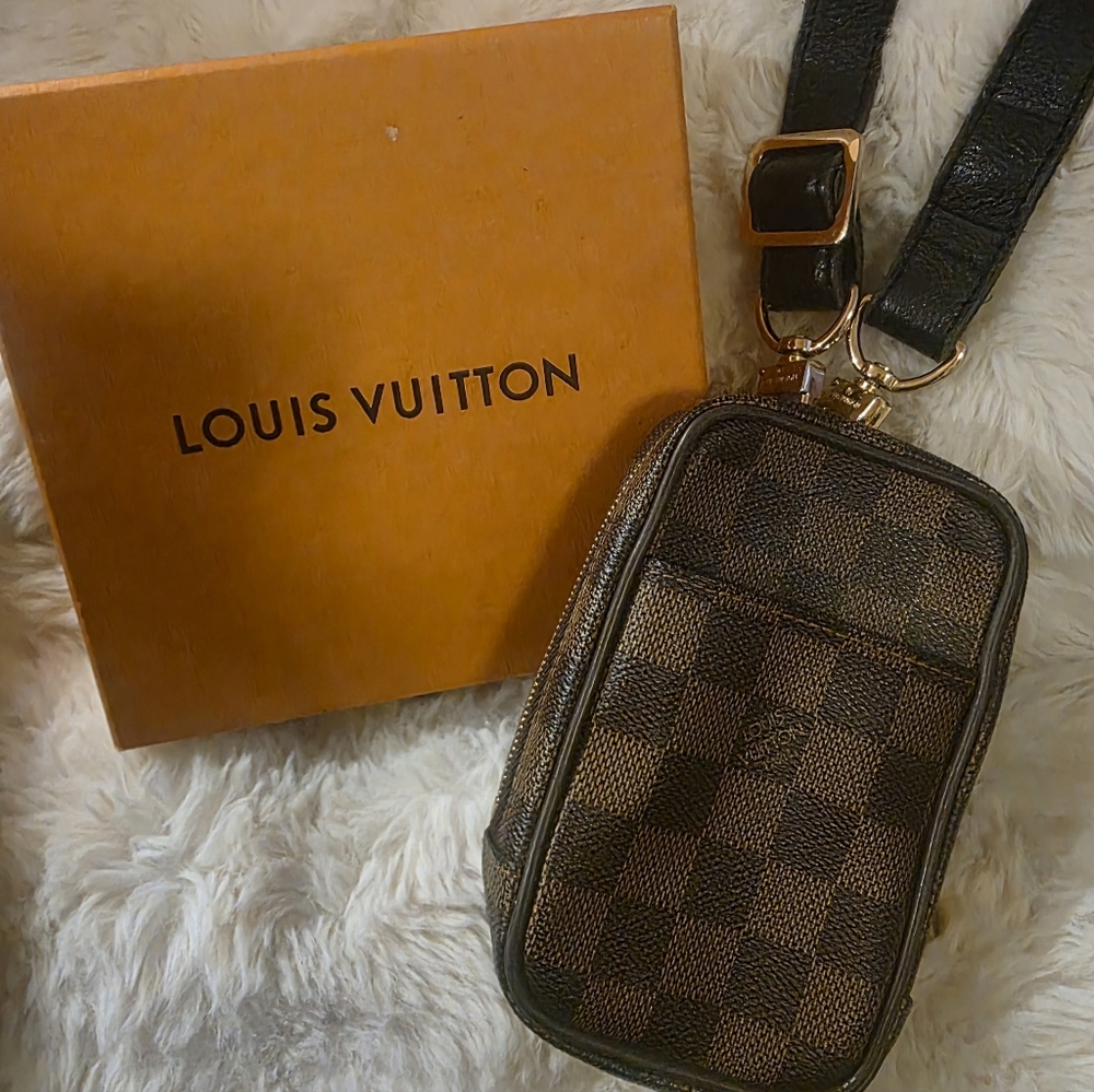 100% Authentic Louis Vuitton Damier Ebene Crossbody Camera Bag